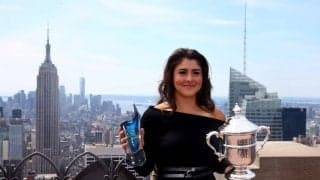 負傷離脱中の世界6位女子選手、水着姿で愛犬と息抜き