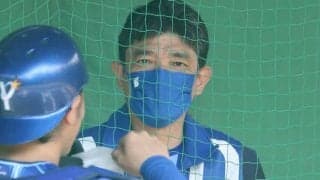 DeNA、低迷の原因は「外国人の入国遅れ」　三原代表が新助っ人入団会見で懺悔