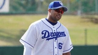 「どうやったの？」大ピンチ救った中日ビシエドのジャンプ一番“2段階”美技