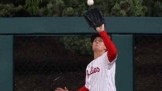 【MLB】ファインプレーの“自作自演”　凡フライの大慌てダイビングが「洒落てる」