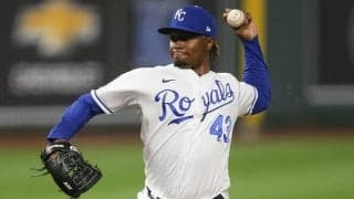 「球がドビューンって！」　デビューが待ち遠しい…中日156キロ新助っ人の剛球