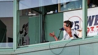 実況席に飛んできた打球を片手キャッチ　アナの超絶美技が「なんてこった！」