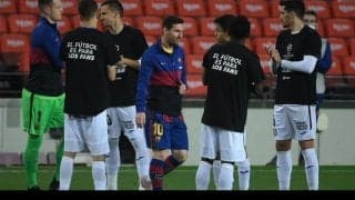 「サッカーはファンのもの」ヘタフェもSL抗議シャツを着てカンプノウに登場