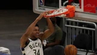 東上位対決を制したのはバックス…3選手が20得点超をマーク