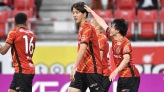 まさか公式ポーズに？ 渾身ガッツポーズの名古屋サポーターが話題！ クラブはレジェンドとのコラボ動画を公開