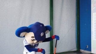 「シュールさがたまりません」中日ドアラが見せた豪快スイングの意外な結末