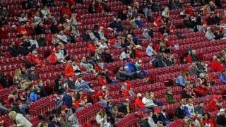 【MLB】息子は絶望の表情…　HRボール取ろうと焦って大転倒した「父ちゃん大丈夫か？」