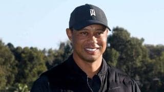 重傷ウッズ、松葉杖でコース訪問　リハビリ“相棒”も紹介「僕のベストフレンドだ」