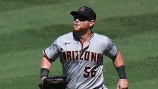 【MLB】ボール争奪→友情芽生える　右翼手＆男の子の“競り合い”に米ファン注目「かっけー」