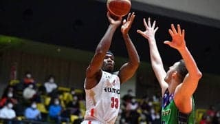 第3Qに逆転した大阪が三遠に白星…ブラウンが20得点を記録