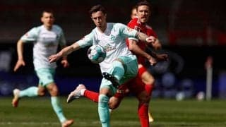 3連続シュート直撃で悶絶　体張りすぎたDFに海外爆笑「マジでこんなこと起きたの？」