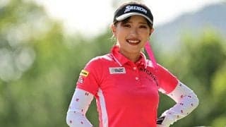 22歳臼井麗香、黒光りベンツとの“ペアルック写真”に反響「お綺麗」「大人の女性」