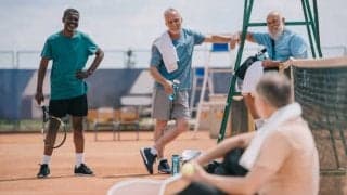 テニスは水泳やジョギングよりも長生きに効果的というデータが発表される