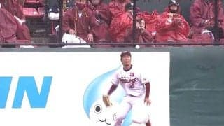 打球が行方不明「見失う島内可愛すぎ」　“フェンスポ”二塁打に「ファンも見失う」