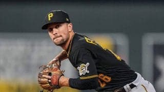 【MLB】鷹・今宮も無理？　三遊間最深部からジャンピング“鬼肩”送球が「信じられない」