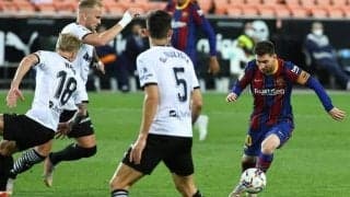 バレンシアに辛勝したバルサ、芸術FK弾含む2発のメッシに最高評価「8」