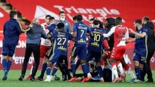 大乱闘が勃発...フランスで計5枚のレッドカードが出る大荒れの試合