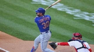 【MLB】隣の彼女もうっとり…156キロの打球“素手キャッチ”の男性は「2回目のデートも確定」