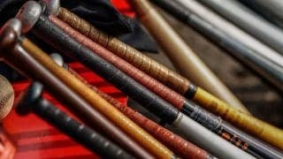 なぜ飛距離が伸びる金属バットは良くない？　打者だけでない“投・守”に及ぼす弊害