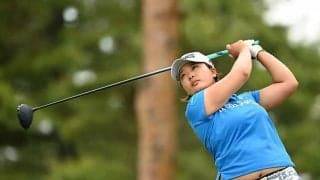 「最近情けない成績なので…」　恩返しの“母の日V”へ、賞金女王・鈴木愛が1打差2位