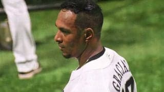 鷹グラシアル、右手薬指剥離骨折＆靭帯損傷で患部固定3週間　主砲離脱でチームに大打撃