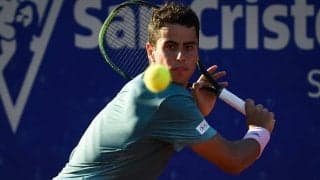 将来のためにオンライン教育で学ぶプロテニス選手たち