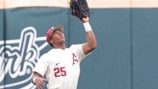 進塁しちゃダメ!?　米ドラフト有望株の“鬼肩”にファンが注意喚起「走るの厳禁」