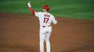 【MLB】「マジかよ」「片手ですよ！」大谷翔平、右手1本のフェン直二塁打に放送席も口あんぐり