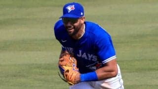 【MLB】ノーステップでの大遠投が「なんて力強い肩だ」　生還許さぬ衝撃のバックホーム