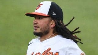 【MLB】投げる瞬間に「空中を歩いている」　好捕からの“無重力”送球は「どうやって」