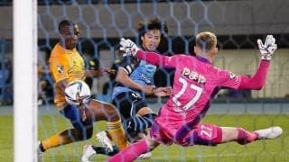 「カマン・ガイズ。シュウチュウ！」で引き分けに持ち込んだ仙台　原悦生PHOTOギャラリー「サッカー遠近」　川崎ー仙台