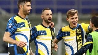 インテルMFがまさかの失態…派手なユニフォームで新ロゴを披露も1人だけ仲間外れ