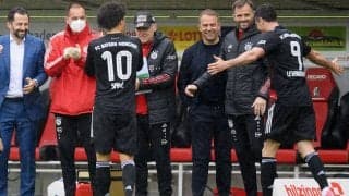 選手とスタッフが花道を…レヴァンドフスキの記録達成にスペシャルなゴールセレブレーション