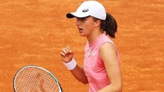  19歳シフィオンテク 圧勝で初V 