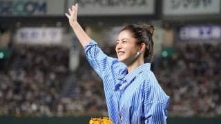 石原さとみさん、“斎藤雅樹投法”も大暴投に赤面「めちゃめちゃ練習したのに」