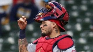 【MLB】「信じられない」「異次元…」38歳モリーナ、二盗阻止の“膝付きバズーカ”に米驚愕