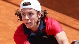  股抜き披露の18歳が初勝利 