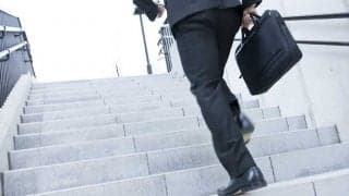 「すぐに疲れる」大人の体力不足を解消　通勤時からできる「プラス・ワン」運動法とは