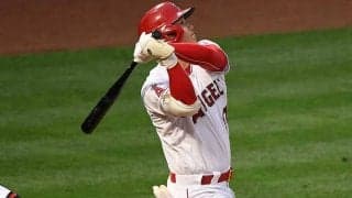 【MLB】大谷翔平、13号後におどけた表情　ベンチで見せた悪球打ちの仕草に米注目「木こりだ」