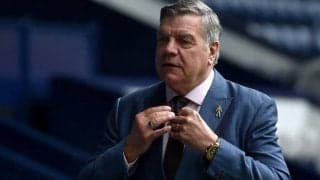 降格のWBA、アラダイス監督の辞任を発表