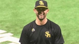 鷹マルティネス、7回0封の快投で3勝目　絶大な信頼を置く甲斐の献身的リードとは？