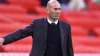 逆転Vならずのジダンが載冠アトレティコを祝福　去就は「数日後に話し合う」