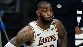 【NBA】レブロンは左肩押さえて苦悶　退場者出た乱闘寸前の事態に米注目「これはちょっと…」