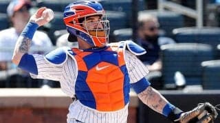 【MLB】「ミラクルだ！」大暴投のはずが…　まさかの“壁”のファインプレーにファン驚き