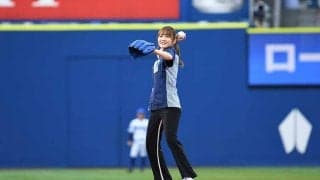 日向坂46加藤史帆さんが「ああぁぁぁっ！」　“絶叫”始球式は「ヤスアキばり声出し」