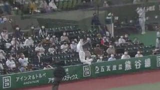 観客席に全身で突っ込んだ　スタンド喝采…“命知らず”の「グレートキャッチ！」