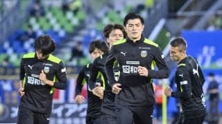 田中碧＆旗手怜央の連携はピッチ外でも！　スタッフに「お茶目すぎるイタズラ」試合前の一部始終