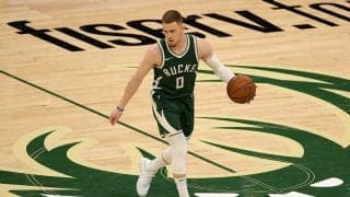 バックスで先発を務めるドンテ・ディヴィンチェンゾが左足首負傷でプレーオフ絶望