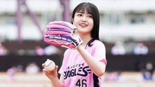 「始球式に相応しい女神」乃木坂46・久保史緒里さんのノーバウンド投球に球場メロメロ