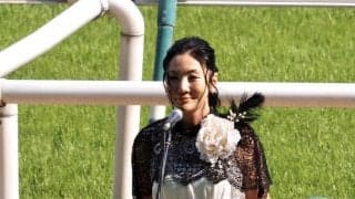広瀬香美 ダービーで国歌独唱